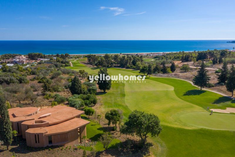 Large contemporary Villa with 4 bedrooms in a 5 Star Golf Resort close to the sea